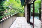 großer, geschützter und grüner West-Balkon - 