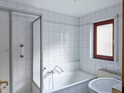 Badezimmer Viehmarkt 15 - Etagenwohnung mit 71,80 m&sup2; in Lengenfeld zum Kaufen