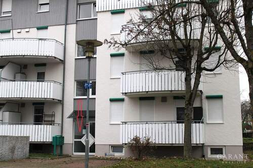 Hausansicht Eingangsbereich - Investieren in Betongold: Schöne , gut vermietete 3 - Zi.-Whg. in Amorbach sucht neuen Investor