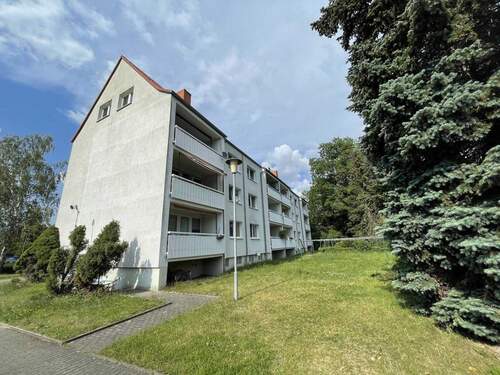 Hausansicht Rückseite - 3 Zimmer Etagenwohnung in Naundorf