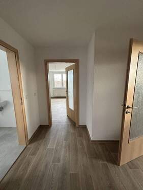 Flur - Etagenwohnung mit 59,00 m&sup2; in Naundorf zur Miete