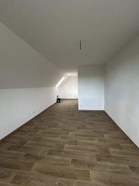 Wohnzimmer und offene Küche - 