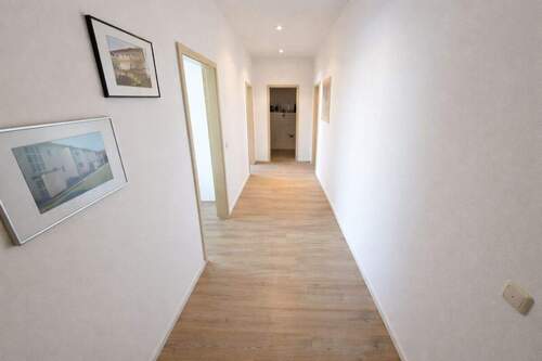 Flur - Büro mit 43,00 m&sup2; in Penzberg zur Miete