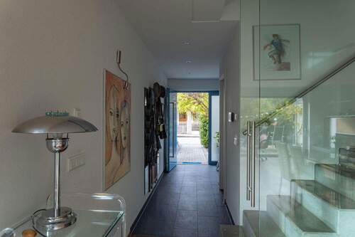 Flur EG - Doppelhaushälfte mit 225,00 m&sup2; in München zum Kaufen