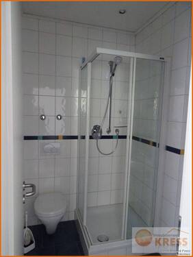 Bad mit Dusche - 