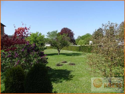 Blick in den Garten - Mehrfamilienhaus, Wohnhaus mit 240,00 m&sup2; in Steinau an der Straße zum Kaufen