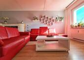 Couchgarnitur_Detail_final - Attraktive 3-Raum-Wohnung mit Balkon, Aufzug & wertiger Ausstattung zur Übernahme (VHB)