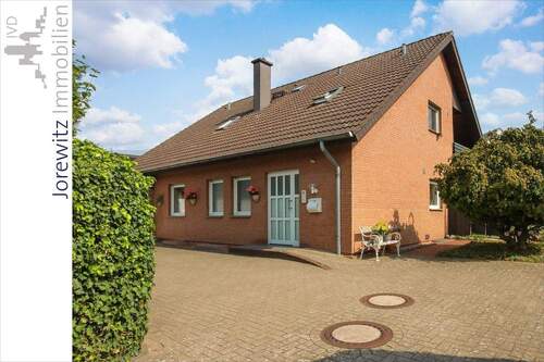 002 - Eingangsansicht - 6 Zimmer Mehrfamilienhaus, Wohnhaus zum Kaufen in Bielefeld
