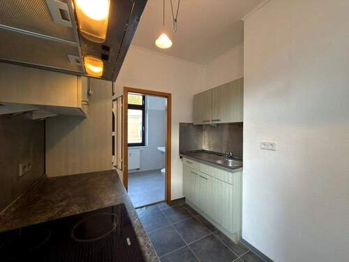 Küche mit EBK - 2 Zimmer Etagenwohnung zur Miete in Plauen