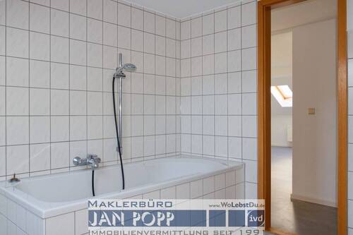 Tageslichtbad mit Wanne - 