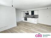 Küche + Wohnzimmer - Kernsanierte 2-Zimmer Wohnung im 1. OG mit Balkon