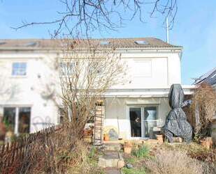 Stilvoll modernisiertes Reihenendhaus mit Terrasse, Kamin & Garage in Vechelde