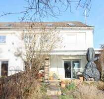 Stilvoll modernisiertes Reihenendhaus mit Terrasse, Kamin & Garage in Vechelde