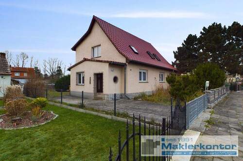 Seitenansicht mit Eingasbereich - 5 Zimmer Einfamilienhaus in Demmin