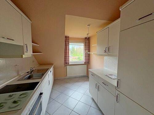 Küche mit Einbauküche - 