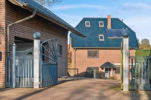 Titel - Großzügiges Wohlfühl-Haus ! Zeitlos & Elegant mit tollen Ausstattungshighlights in wunderbarer Lage