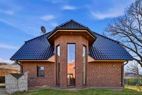Rückansicht mit Treppenhausturm - Einfamilienhaus in Heeslingen zum Kaufen