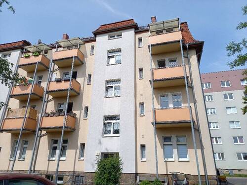 Hausansicht - 2 Zimmer Etagenwohnung zur Miete in Riesa