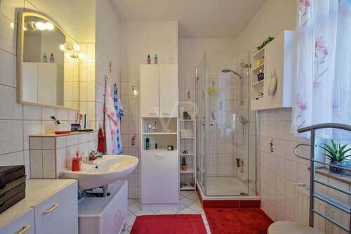 Badezimmer mit Dusche - 