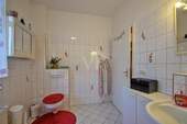 Badezimmer mit Dusche - 