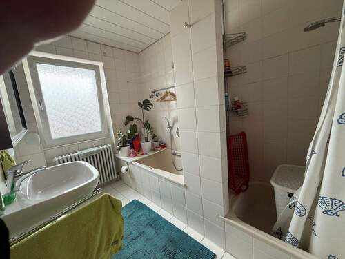 Tageslicht-Bad 1.OG links - 