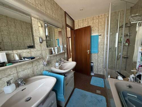 Tageslichtbad m. 2 Waschbecken - 