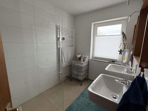 Tageslichtbad m. 2 Waschbecken - 