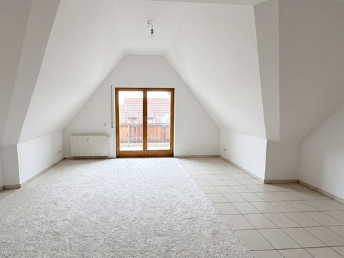 Wohnzimmer mit Loggia.png - 