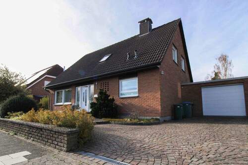 Außenansicht Haus - Sofort einziehen: Modernisiertes Einfamilienhaus mit großem Grundstück in Rheine-Eschendorf