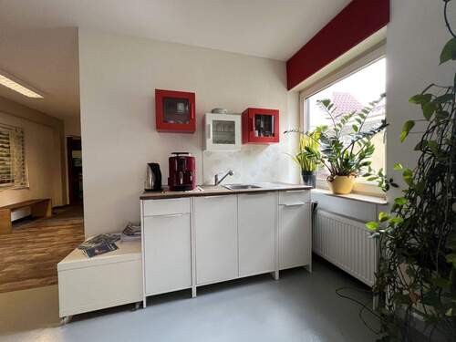 Praktische Küchenzeile - 9 Zimmer Etagenwohnung zum Kaufen in Bretten