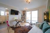 Wohnzimmer - Sofort wohlfühlen: Neuwertiges 2-Zimmer-Apartment in gehobener Ausstattung