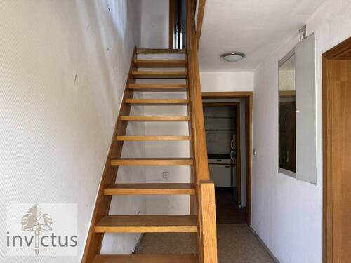 Treppenhaus Eingang - Doppelhaushälfte mit 158,00 m&sup2; in Möckmühl / Züttlingen zum Kaufen