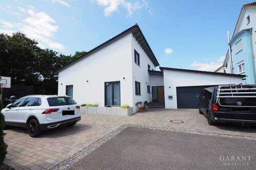 Eingangsbereich Osten - 6 Zimmer Einfamilienhaus in Giengen an der Brenz