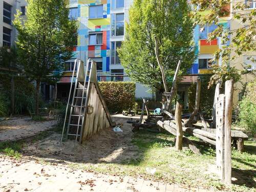 Gemeinschaftsinnenhof mit Spielplatz - 