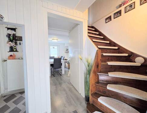 Modernisiertes Fachwerkhaus - 1 Zimmer Einfamilienhaus in Neu-Anspach