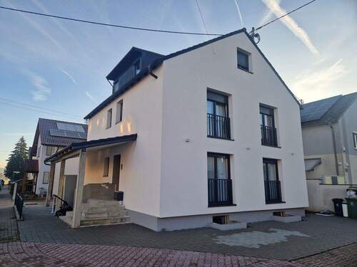 Hausansicht (Westseite) - 1 Zimmer Mehrfamilienhaus, Wohnhaus zum Kaufen in Walldorf