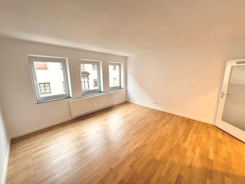 Wohnzimmer - Exklusive 3-Zimmer-Altstadtwohnung in absoluter Bestlage – kernsaniert, hochwertig und mit Loggia