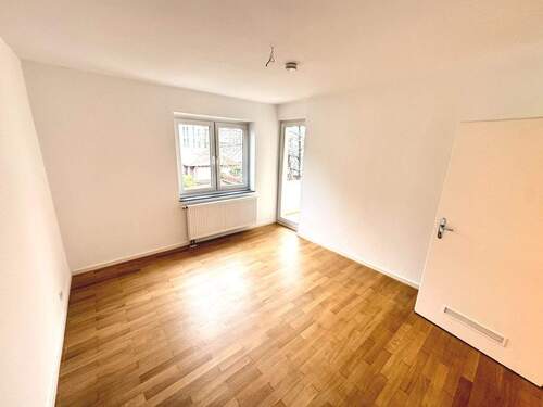 Schlafzimmer mit Zugang Loggia - 