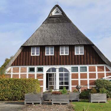 Bild 1 - Denkmal-Wohntraum unter Reet: Dach-Atelier mit eigenem Gartenanteil