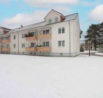 Möbliert & bezugsfrei: 3-Zi.-Eigentumswohnung im 1. OG mit Balkon & Keller in Rheinsberg