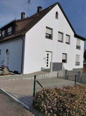 Hauseing. Whg.OG u. Stellplatz - 