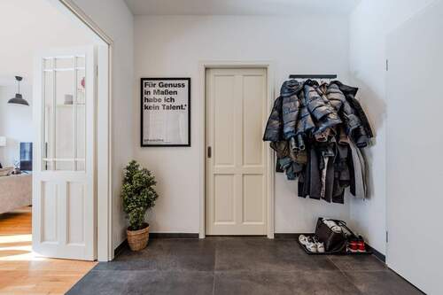 Eingangsbereich mit Garderobe - 