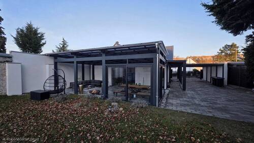 Blick vom Garten auf Lounge - 