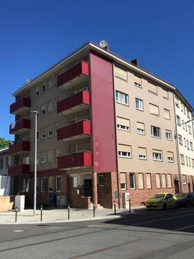 Hausansicht - Dreizimmerwohnung - Balkon - Duschbad - Kein Aufzug - Frei Juli 2026