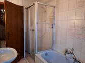 Dusche und Badewanne EG - 
