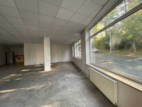 Erdgeschoss - leerstehende Gewerbeeinheit - 