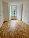 Wohnzimmer - NEUWERTIGE Wohnung mit Parkett, Fußbodenheizung und Balkon in Stadtparknähe!!!