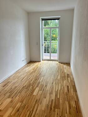 Kinderzimmer mit Balkonzugang - Etagenwohnung mit 80,30 m² in Chemnitz zur Miete