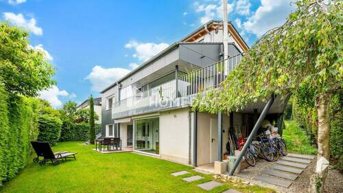 Außenansicht 2 - Mehrfamilienhaus mit 3 Wohnungen, davon zwei gewerbliche Ferienwohnungen