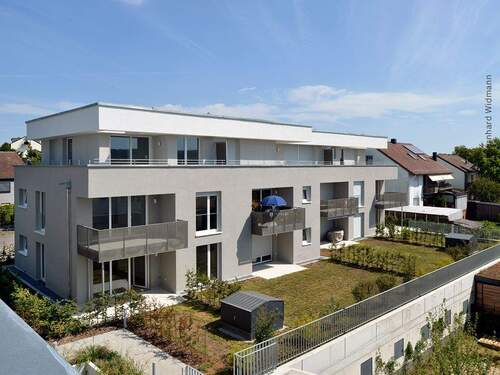 Blick auf Haus 1 - 3 Zimmer Etagenwohnung zum Kaufen in Brackenheim